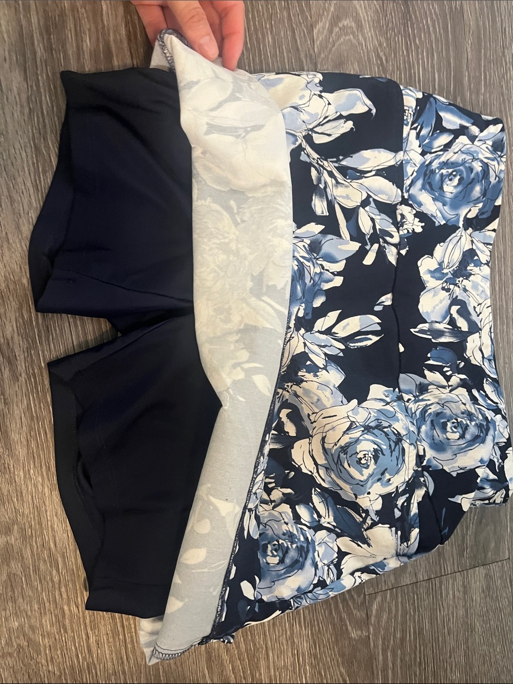 Floral Navy and White Women's SKORT sz S - Picture 5 of 7